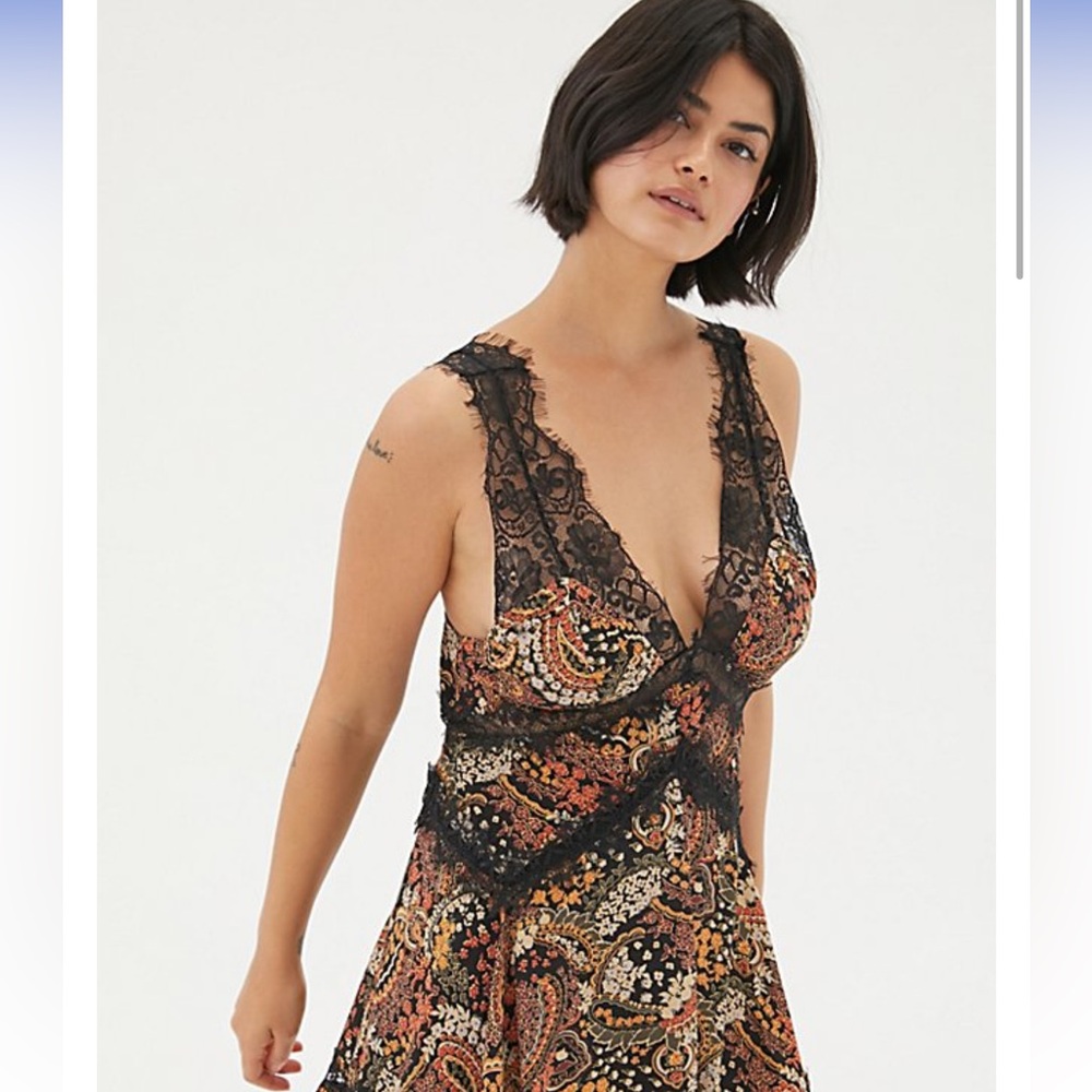 Tiffany Lace Minidress from Urban Outfitters, Large, in Excellent Condition - Picture 3 of 4